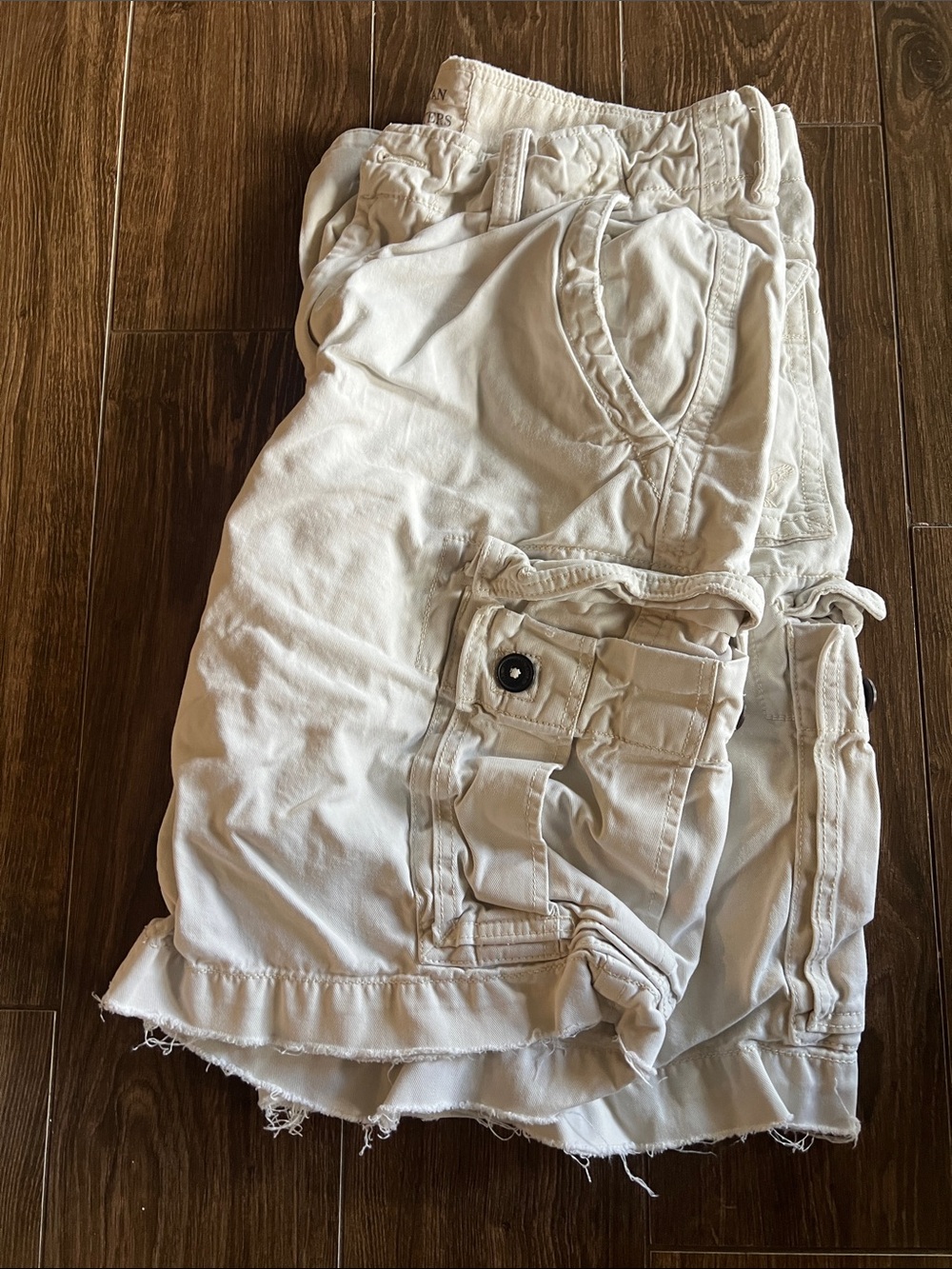 American Eagle Outfitters Cream Cargo Shorts - Mens